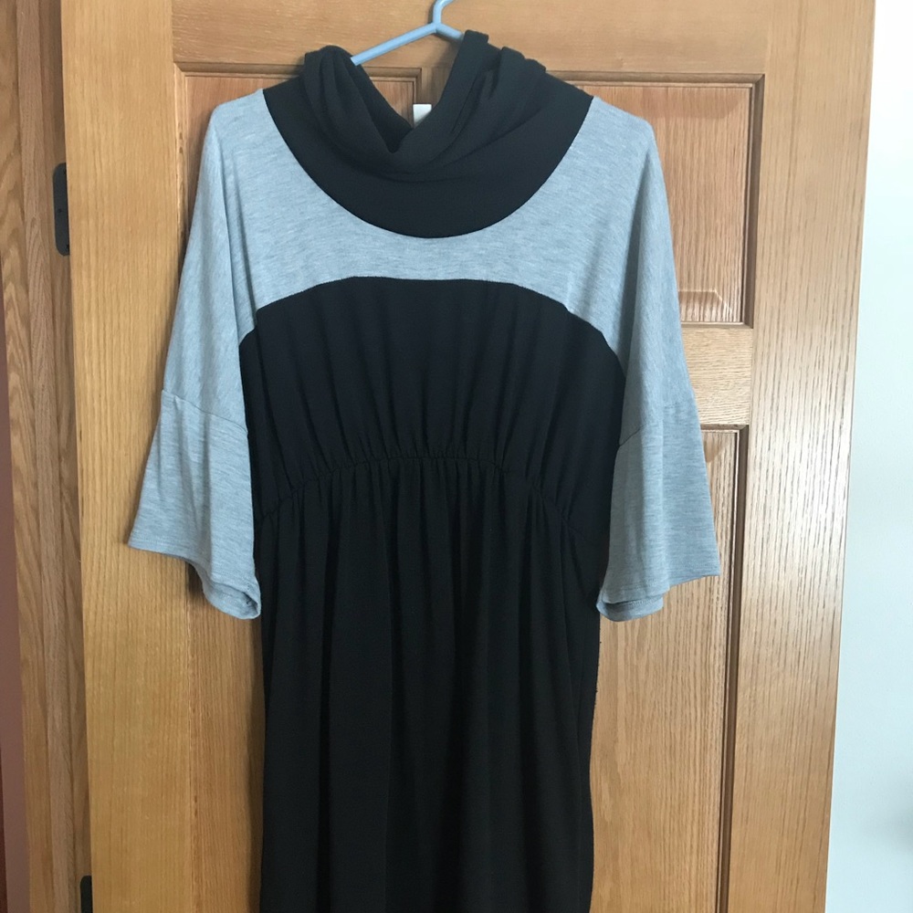Maternity bundle 3 dresses 1 sweater